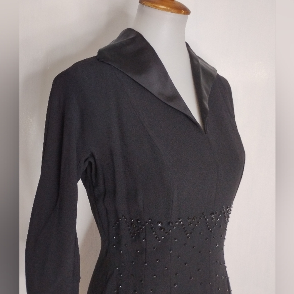 TRUE VINTAGE CREPE WIGGLE DRESS